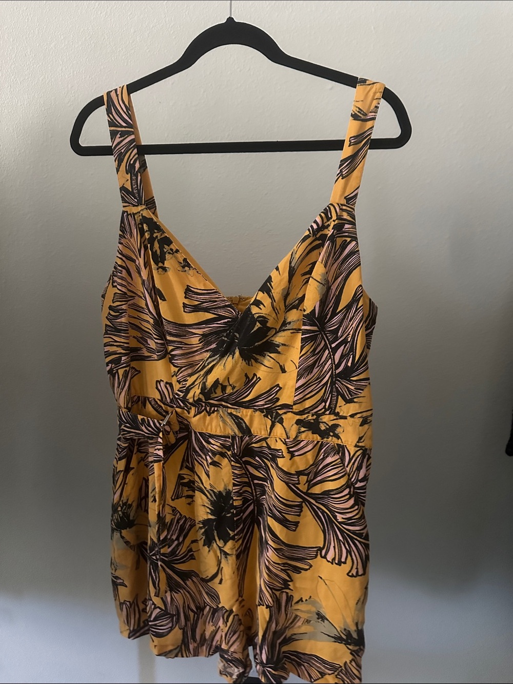 Guess Yellow Floral Tie-Waist Romper with pockets - Picture 2 of 3